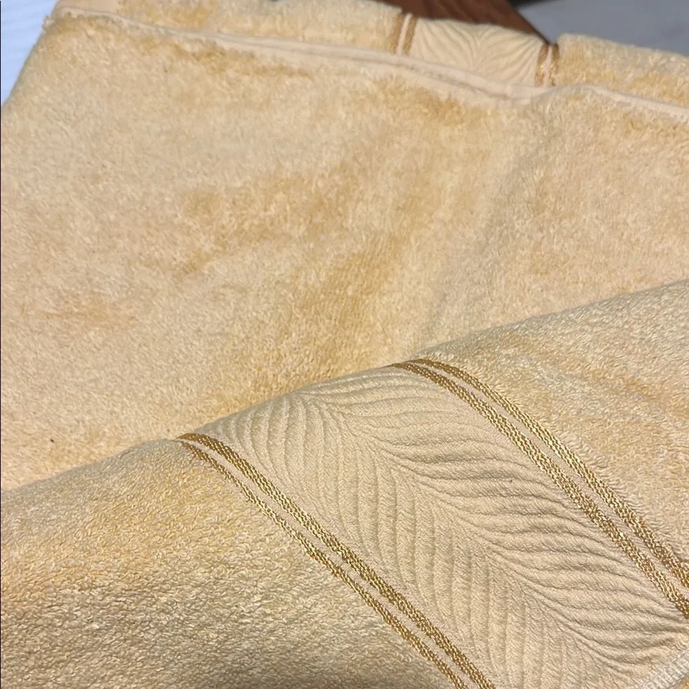 Better Homes and Gardens oversized Yellow Bath Sheet